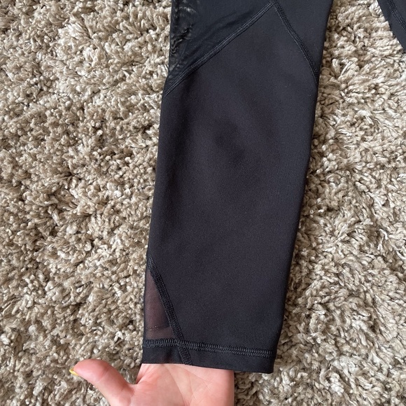 Old Navy Athletic Wear Leggings w/ Mesh - Picture 2 of 9